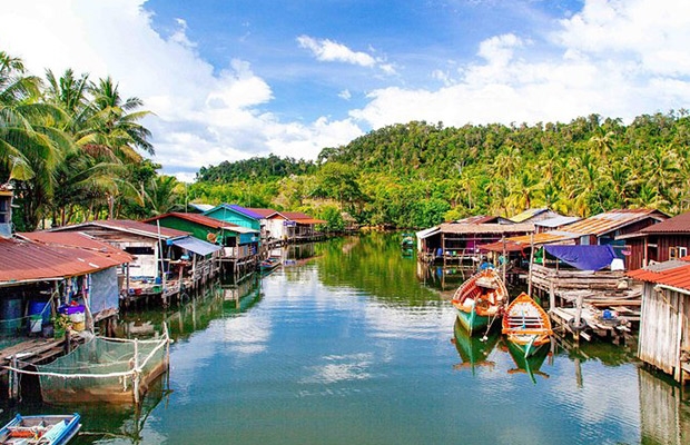 Kompong Phluk Floating Village Tour